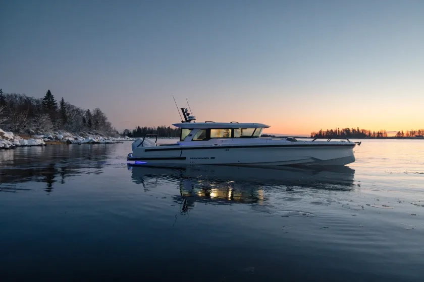 Axopar 37 XC Cross Cabin Wet Bar